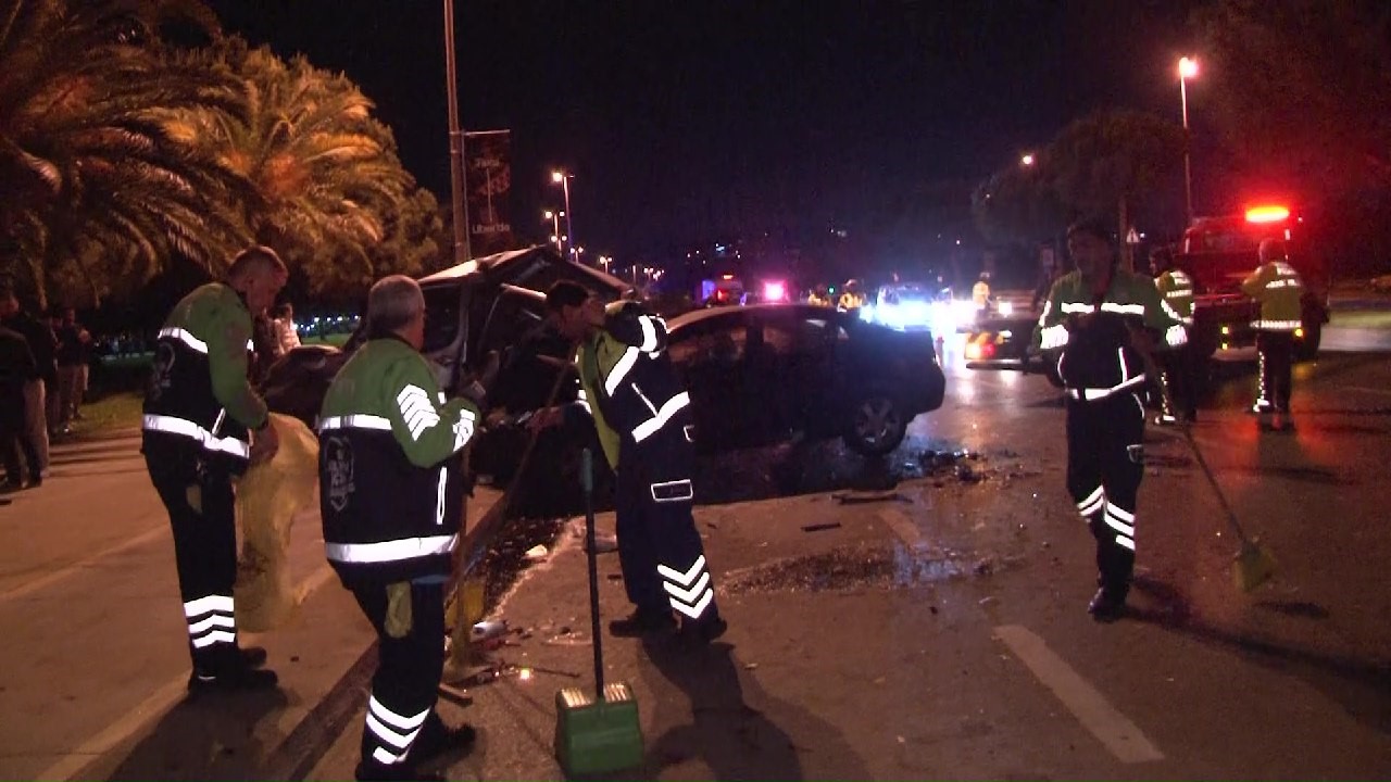 Hız limitini aşan sürücü park halindeki araçlara çarptı: 1 Yaralı