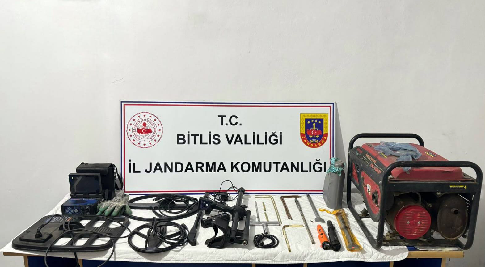 Bitlis'te kaçak kazıya suçüstü