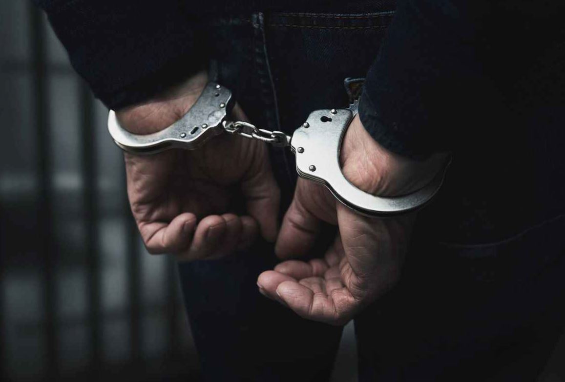 Farklı suçlardan 8 kişi tutuklandı