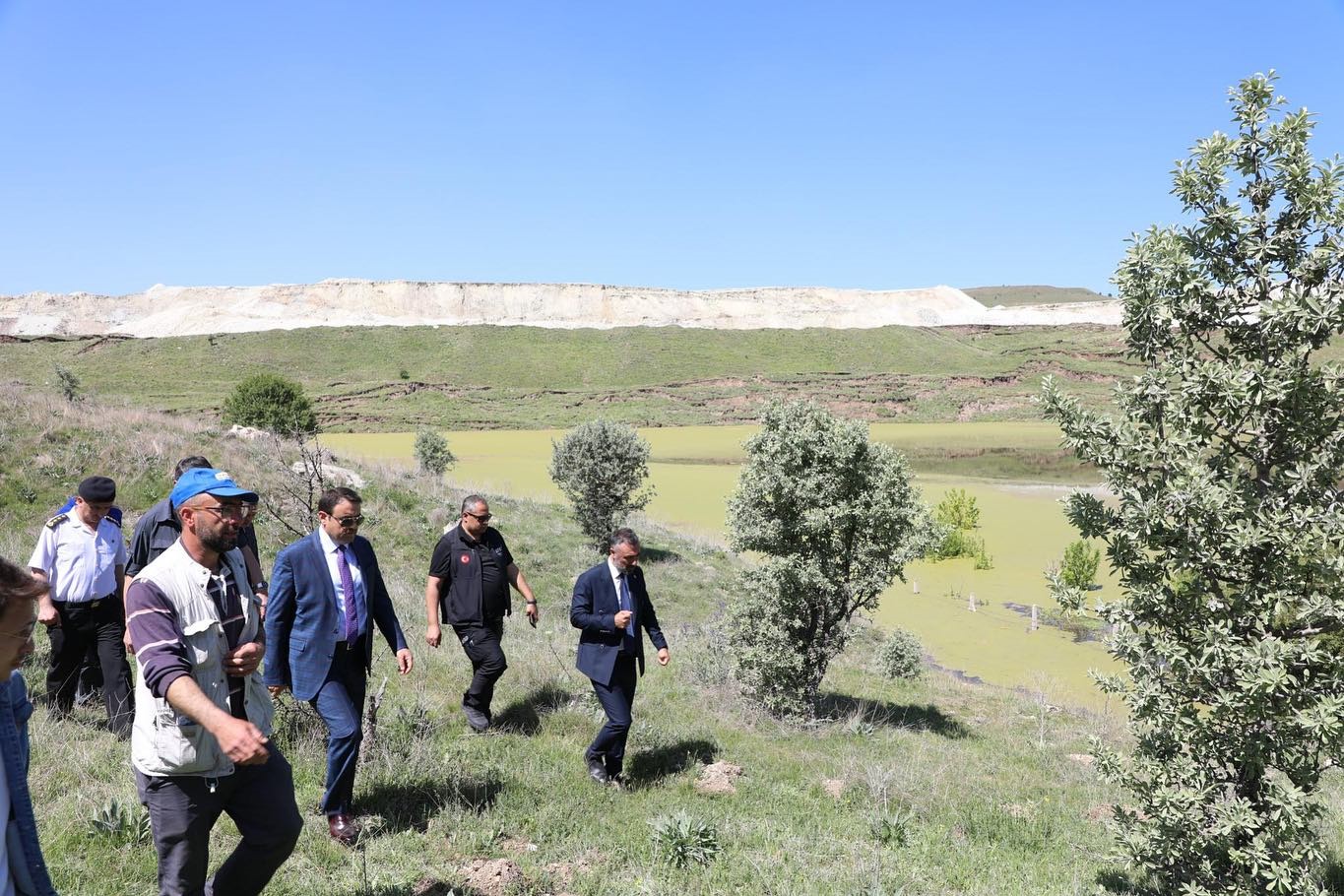 Su baskını nedeniyle yolar kapandı! Kütahya Valisi incelemelerde bulundu