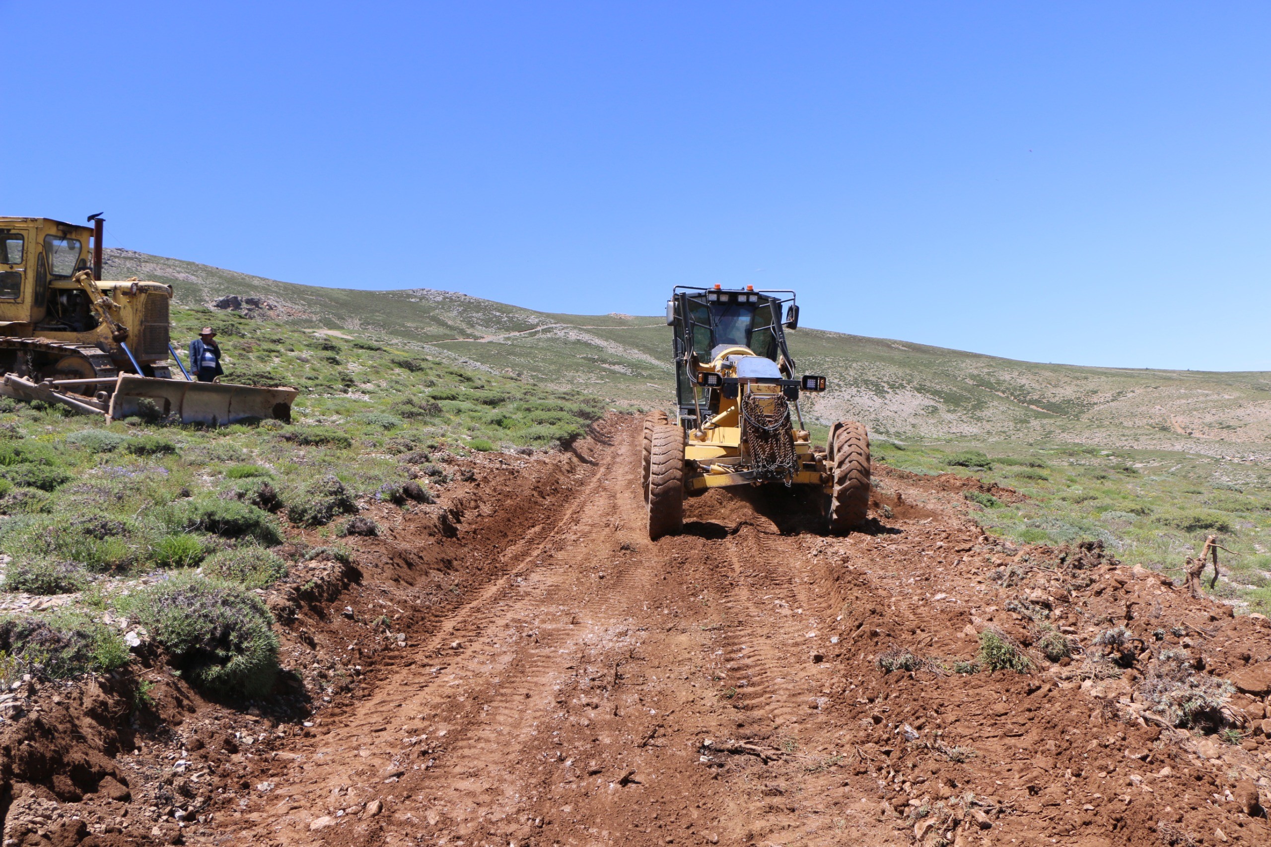 Elazığ’da yol çalışmaları devam ediyor