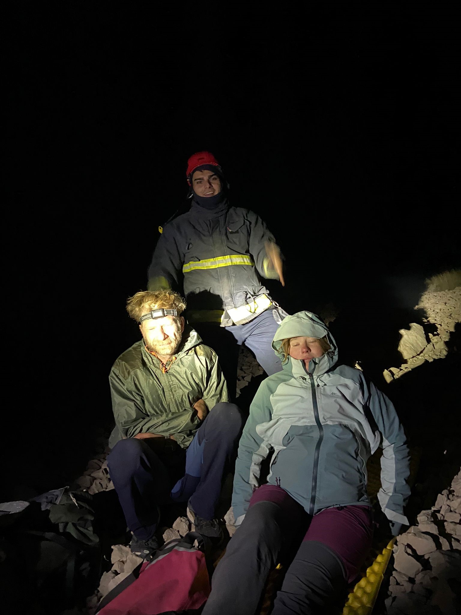 Turistler mahsur kaldıkları yerden 11 saatlik çalışmanın ardından kurtarıldılar