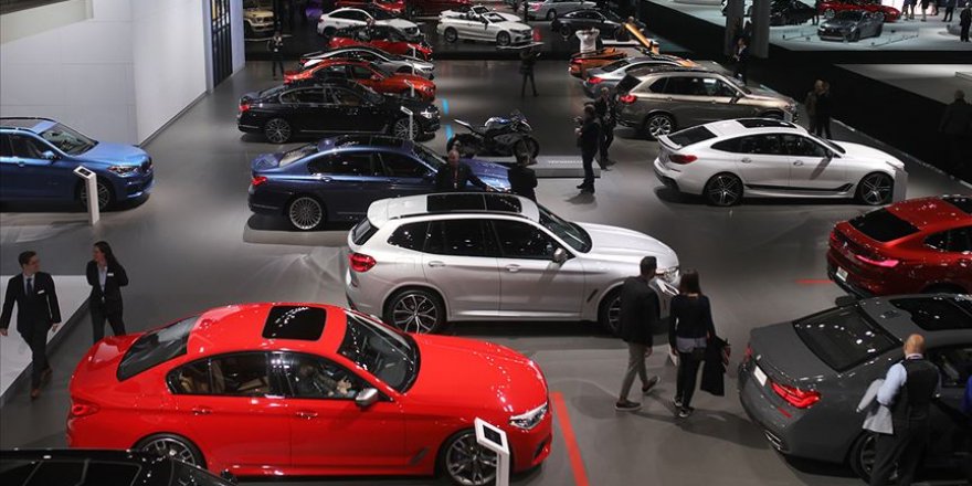 Lüks otomobil satışları gaz kesti