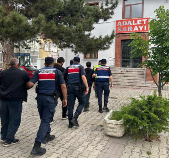 İnşaattan malzeme çalan hırsızlar yakalandı