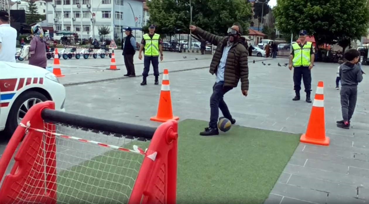 Simülasyon gözlüğü takanlar komik anlar yaşattı