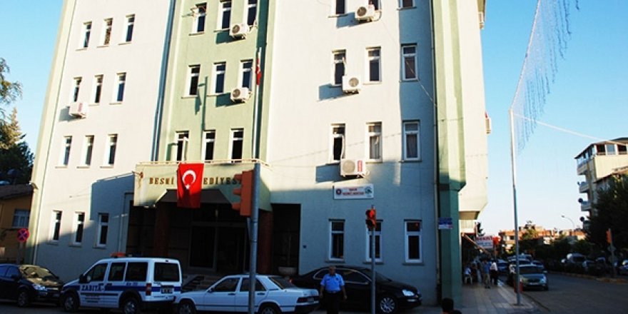 Lüks otel masraflarını belediyeye ödetmişler