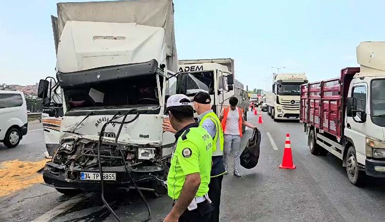 Esenyurt'ta zincirleme kaza: 2 yaralı