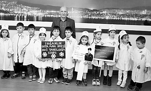 Minik öğrencilerden tıp bayramı ziyareti