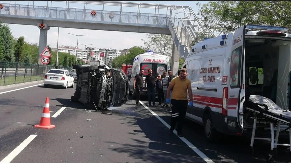 Nevşehir'de araç kontrolden çıktı: 2 yaralı