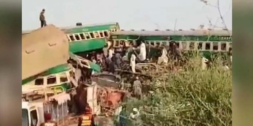 Pakistan’da iki tren çarpıştı: 11 ölü, 67 yaralı