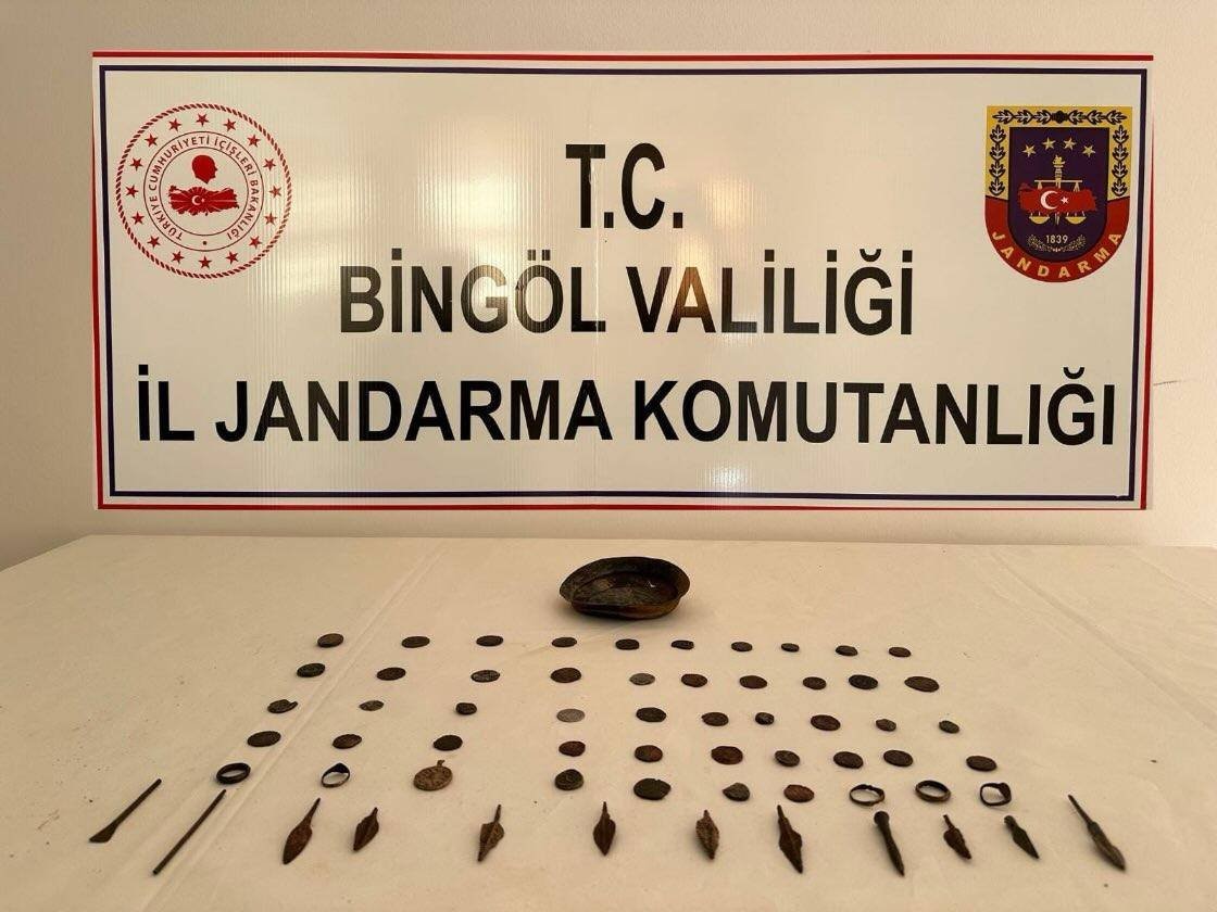 Bingöl’de onlarca obje ele geçirildi