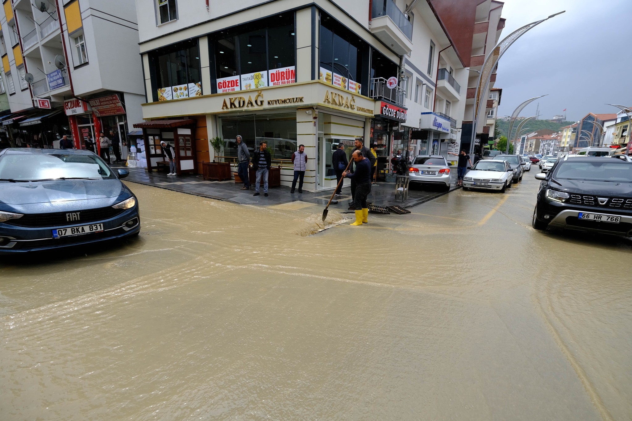 Yozgat'ta sağanak ve dolu etkili oldu