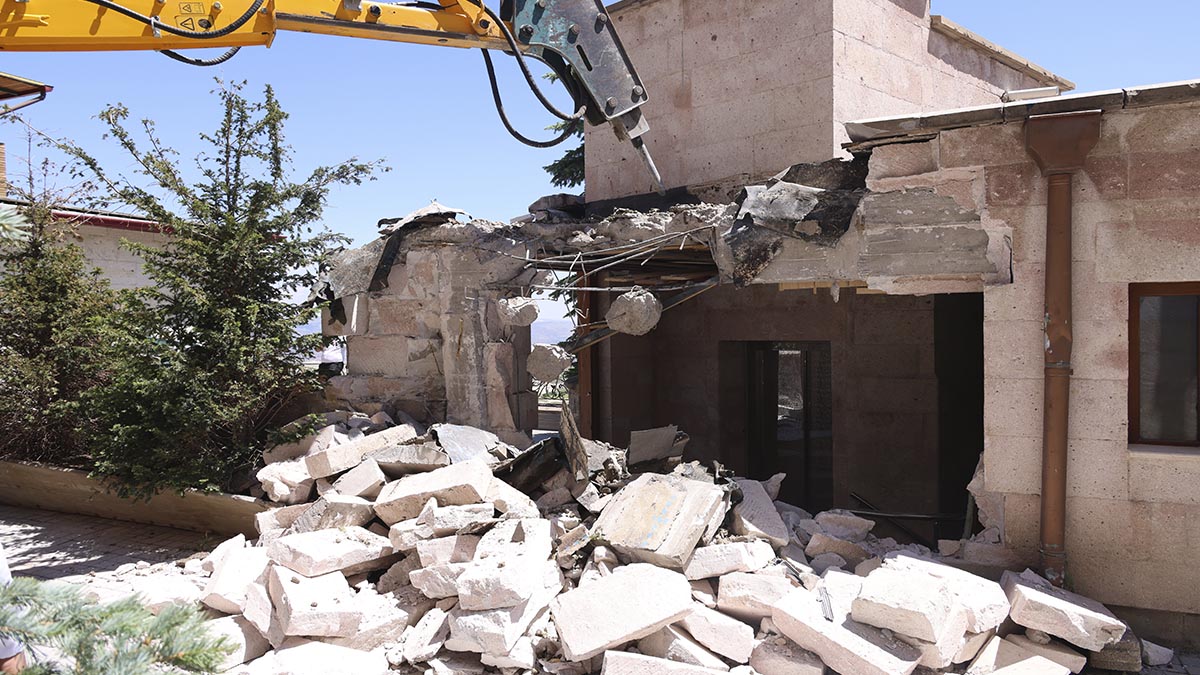 Kapadokya’da kaçak yapıların yıkımına tam gaz devam