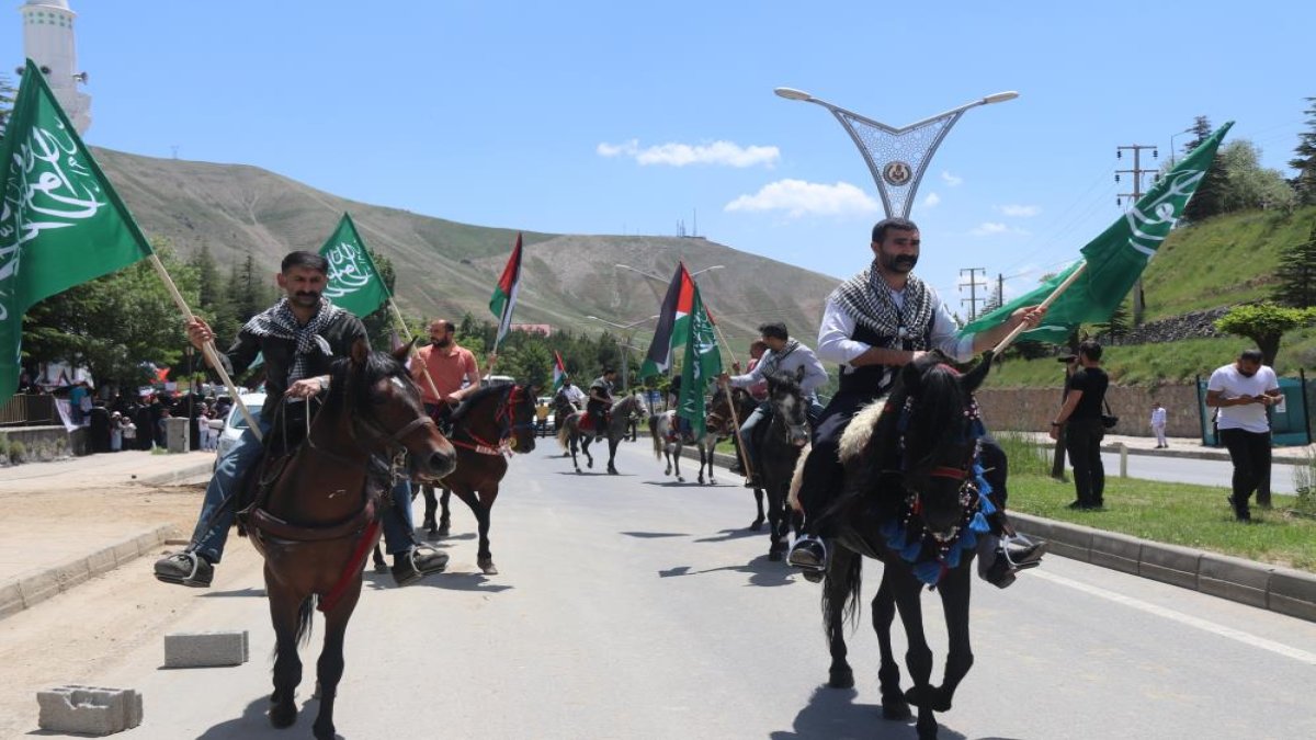 Filistin'e atlı destek yürüyüşü