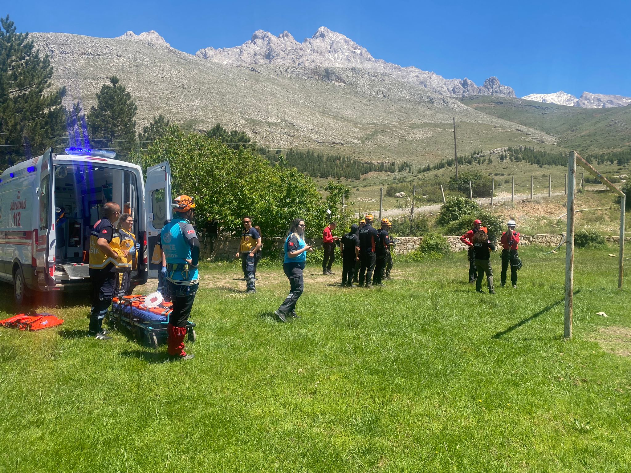 Niğde’de ayağı kırılan dağcı kurtarıldı