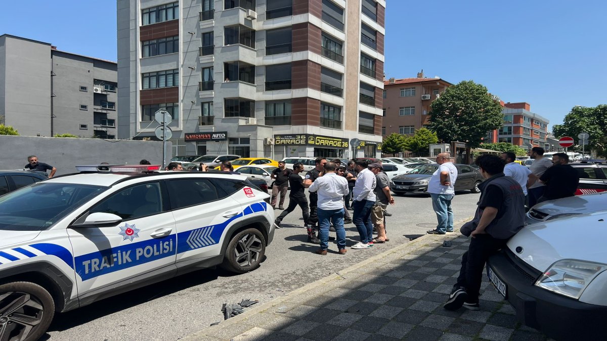 Ataşehir'de zincirleme kaza: Ortalık savaş alanına döndü