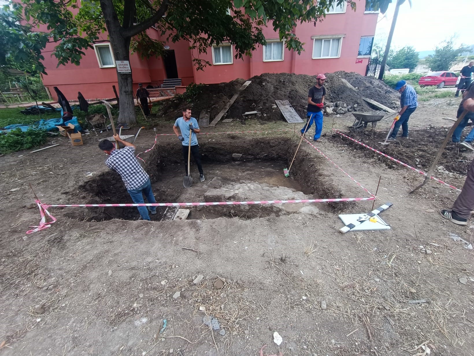 Sinop'ta yapılan kazıda tarihi mezarlar bulundu