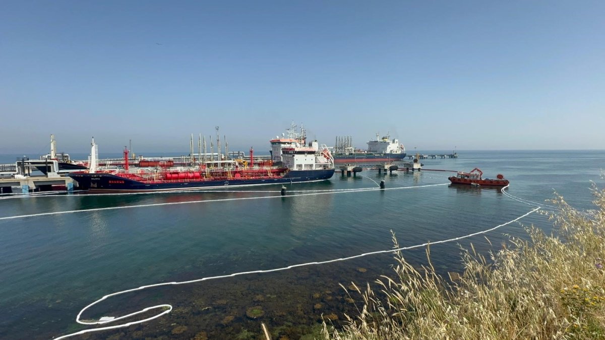 Marmara Deniz’ine binlerce litre mazot sızdı