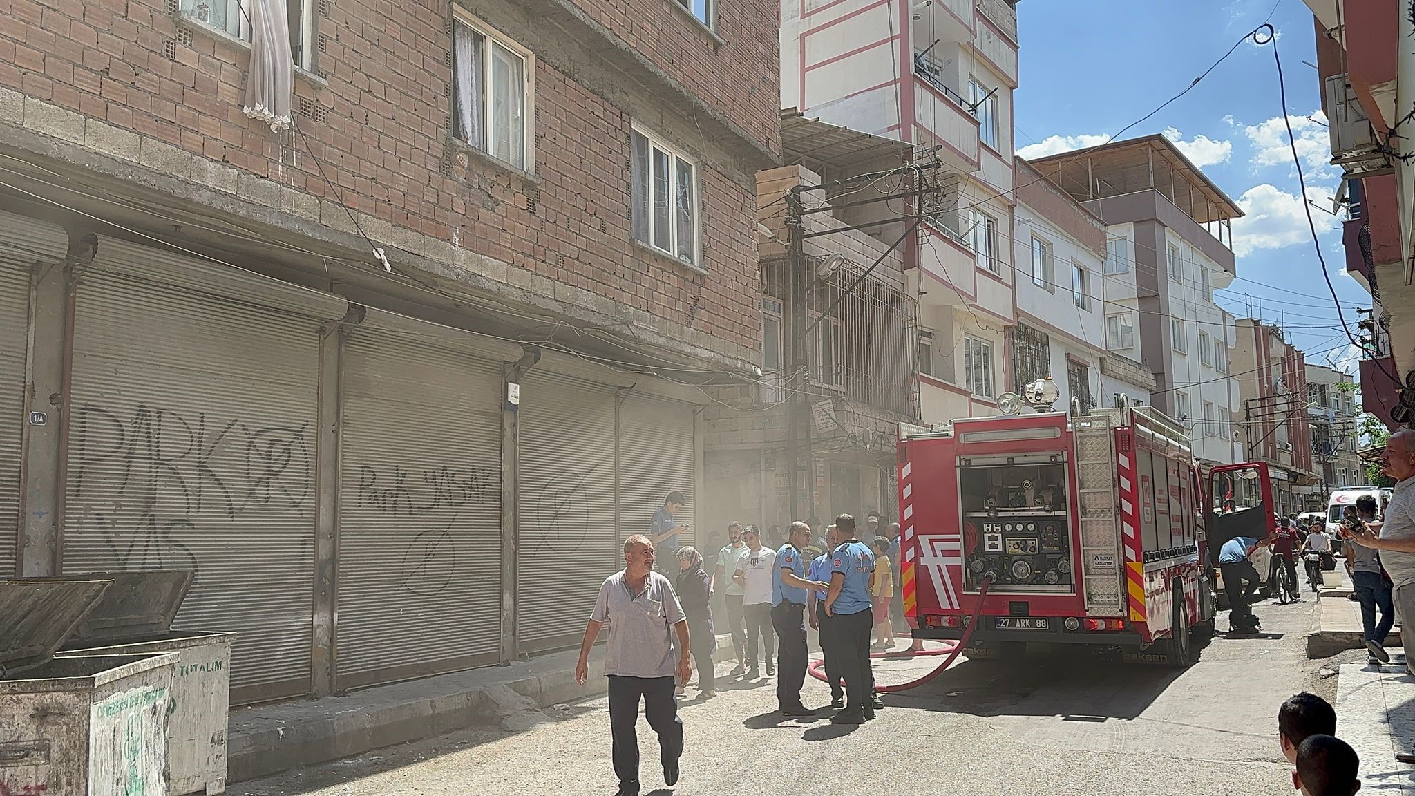Gaziantep'te ev yangını: 4 kişi dumanlardan etkilendi