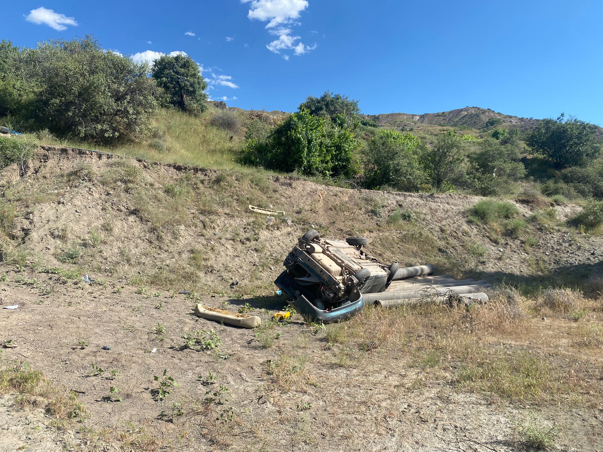 Elazığ'da otomobil şarampole devrildi: 1 ölü, 7 yaralı