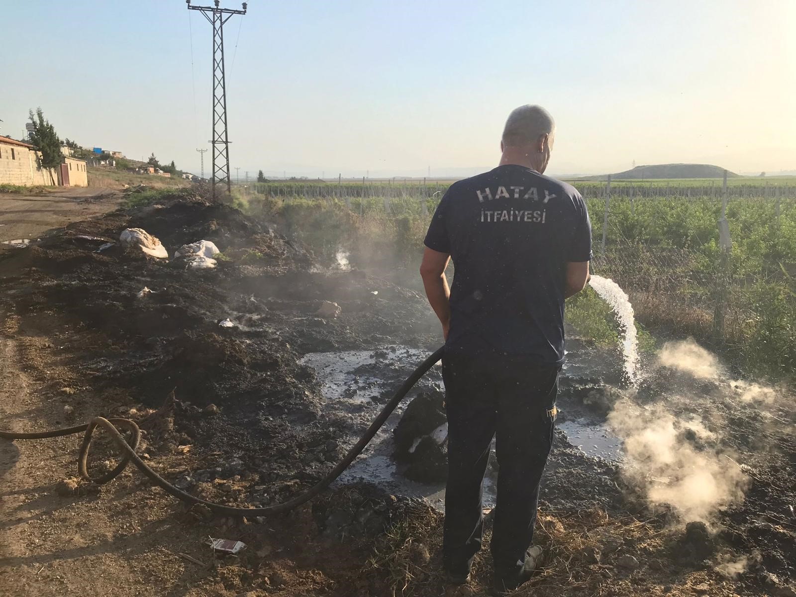 Hatay'da çıkan çöp yangını söndürüldü