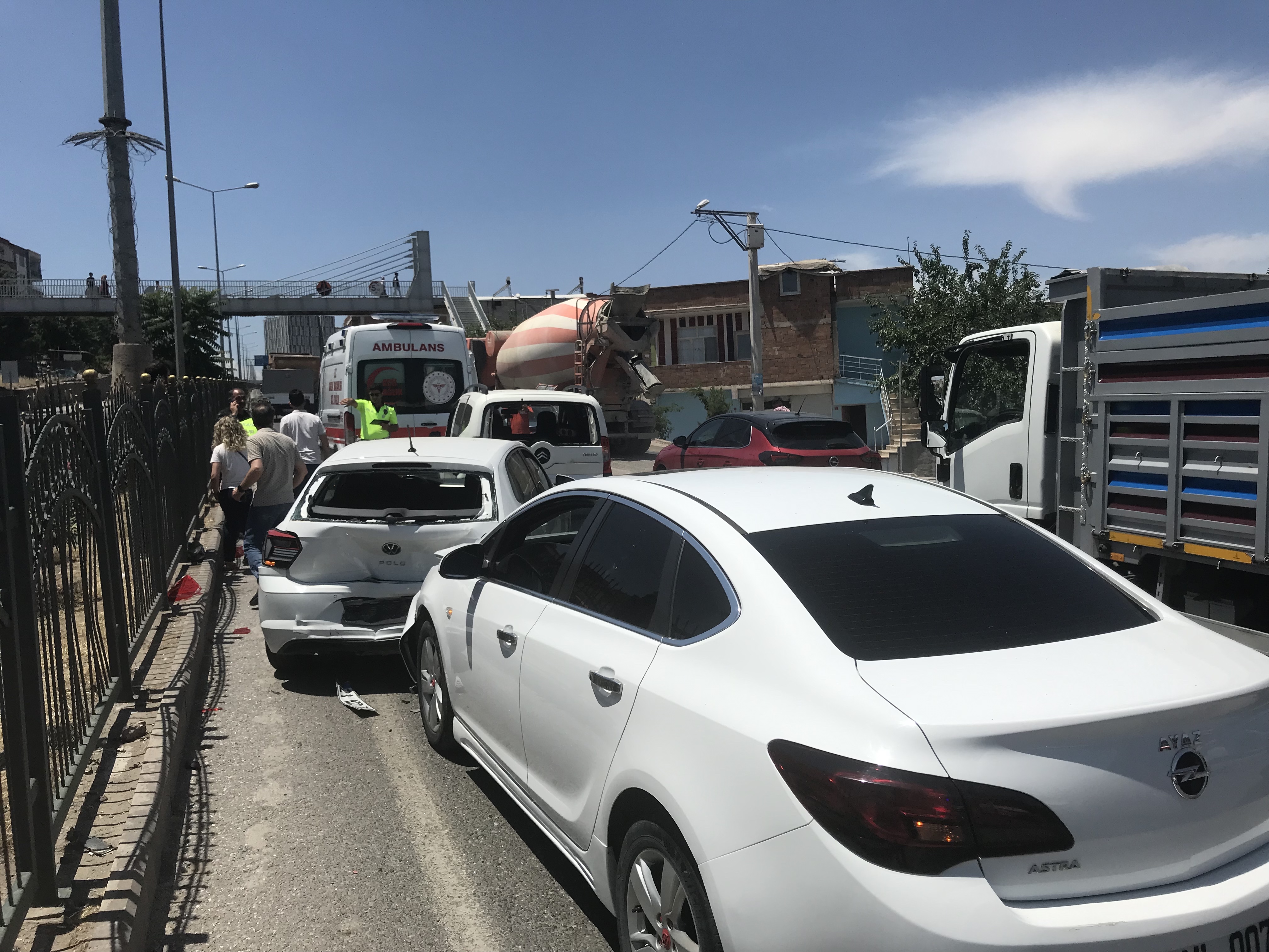 Diyarbakır'da zincirleme kaza: Yaralılar var