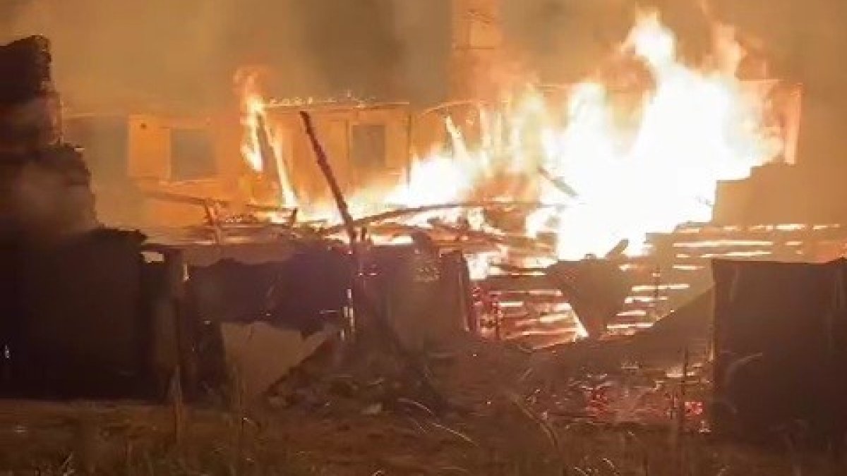 Karabük'te yangın 'İki katlı ev küle döndü'