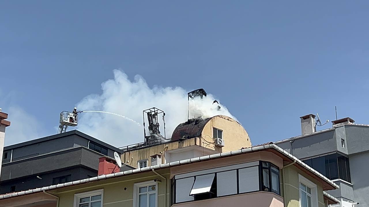 İstanbul’da 7 katlı binada yangın