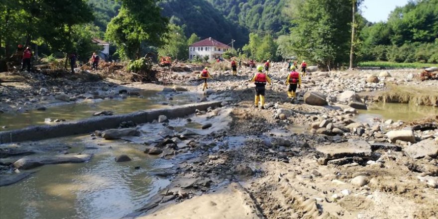 Düzce'deki selde kaybolan 6 kişiyi arama çalışmaları devam ediyor
