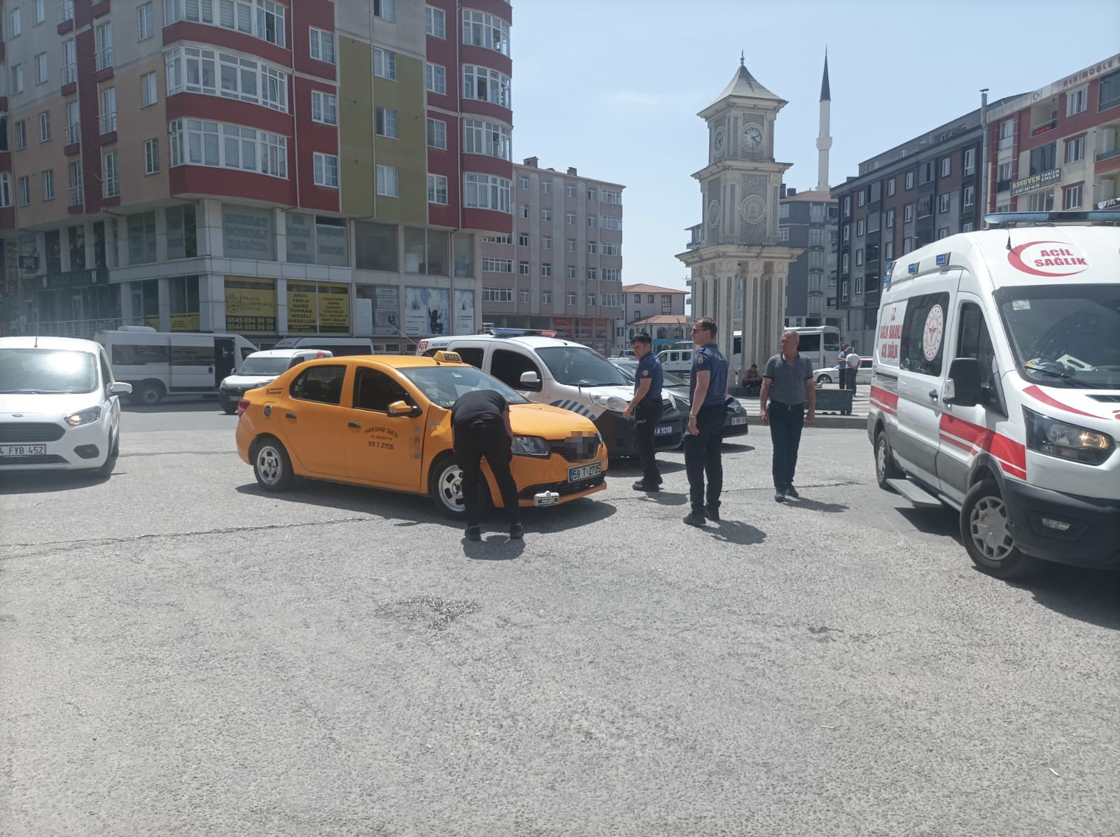 Tekirdağ'da taksi ile motosiklet çarpıştı: 1 yaralı