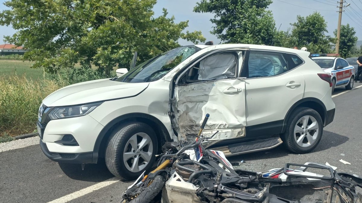 Ayvalık'ta motosiklet ile otomobil çarpıştı: 1 ölü, 1 yaralı