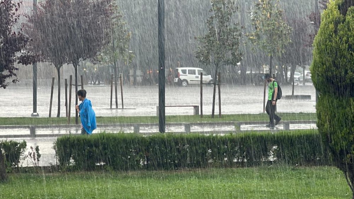 Batı Karadeniz'e 'sağanak yağış' uyarısı