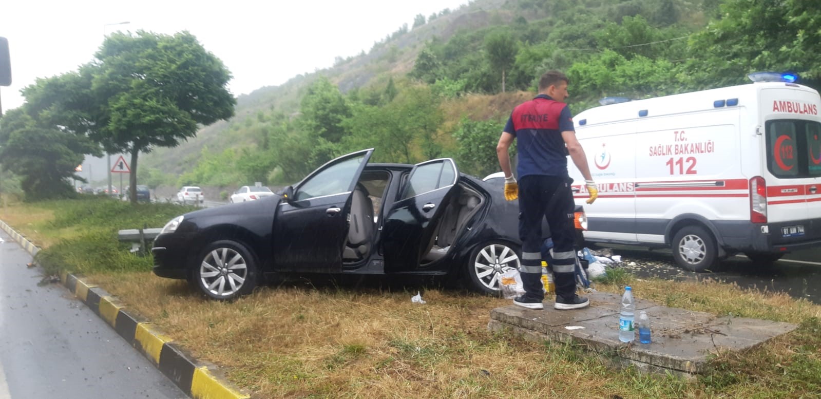 Akçakoca-Alaplı yolunda trafik kazası; 2 yaralı
