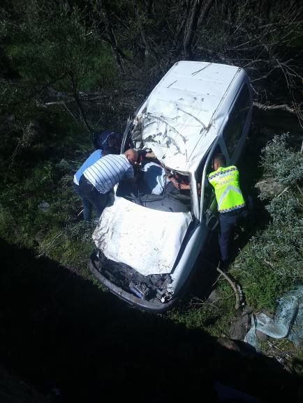 Kontrolden çıkan hafif ticari araç uçurumdan uçtu: 1 yaralı