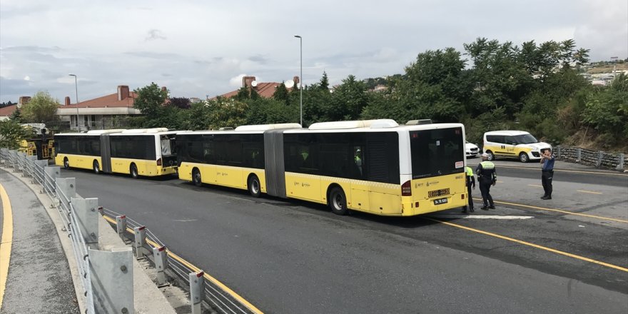 Üsküdar'da iki metrobüs kaza yaptı! 10 yaralı