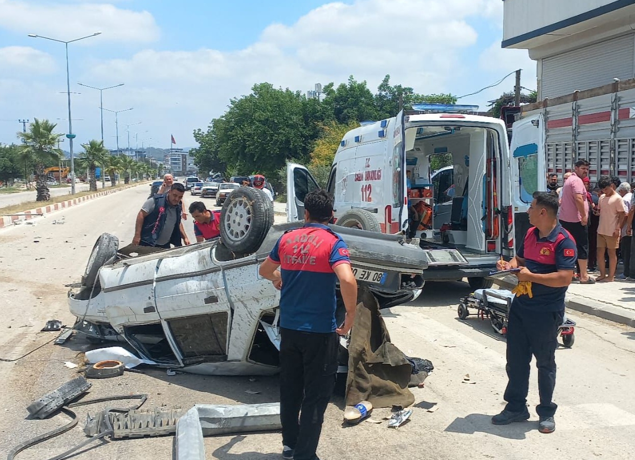 Osmaniye'de otomobil devrildi