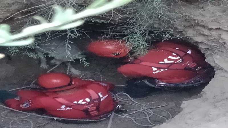 Düştüğü kuyuda mahsur kalan köpeği AKUT kurtardı