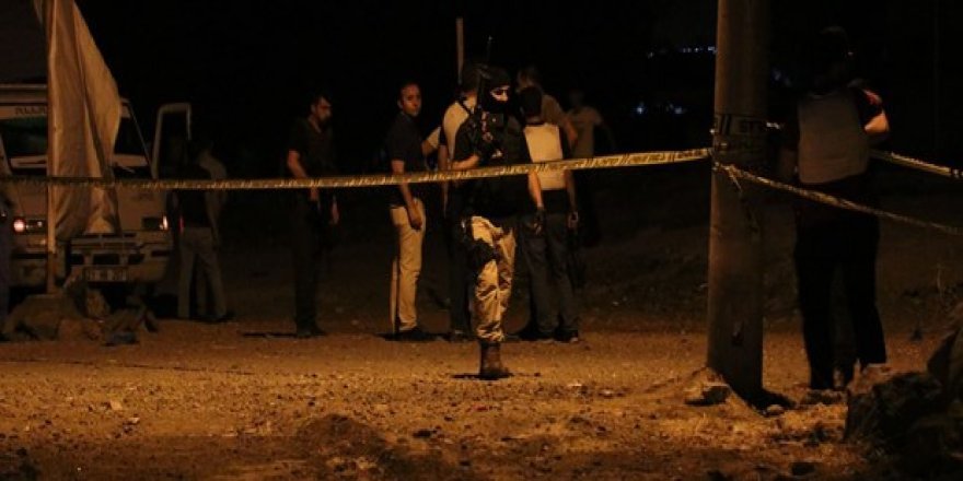 Diyarbakır'da zırhlı polis aracına saldırı