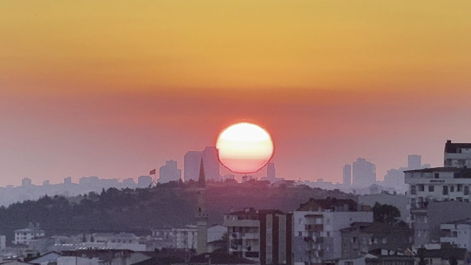 İstanbul’da harika gün batımı manzarası büyüledi