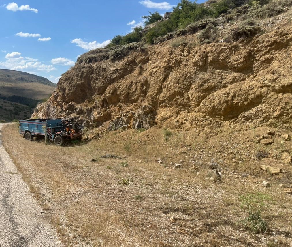 Afyonkarahisar'da patpat kayalıklara çarptı: 1 ölü 2 yaralı