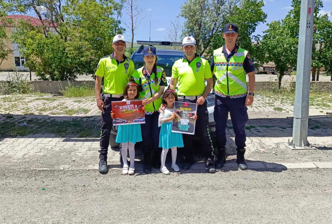 Ağrı'da jandarma trafik denetimleri bayram coşkusunu artırıyor