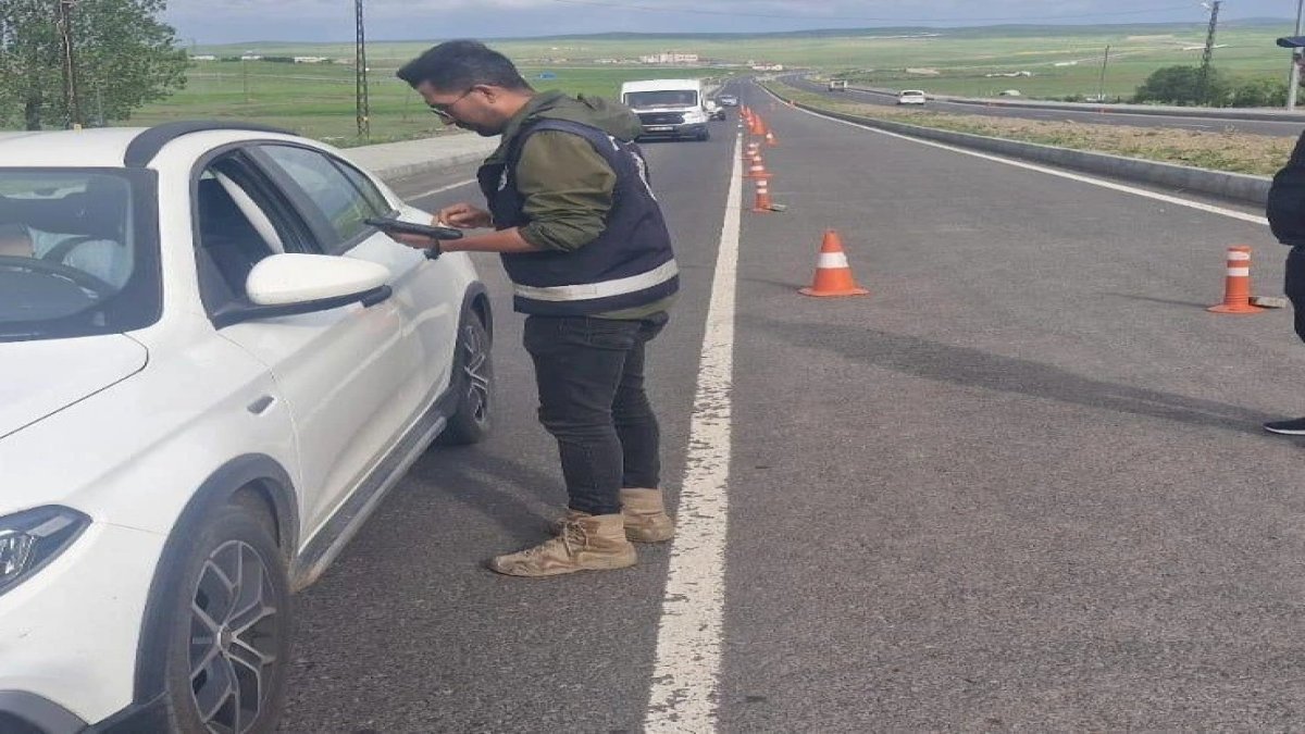 Kars'ta polislerin bayram tatili mesaisi devam ediyor