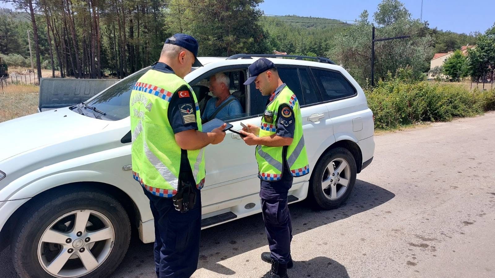 Muğla'da geniş çaplı jandarma operasyonu: 21 kişi tutuklandı