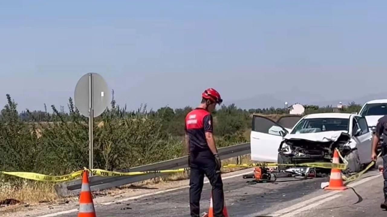İzmir'de trafik kazası: 2 ölü 7 yaralı