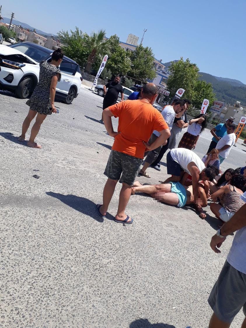 Kuşadası'nda feci kaza: Motosiklet ve otomobil çarpıştı