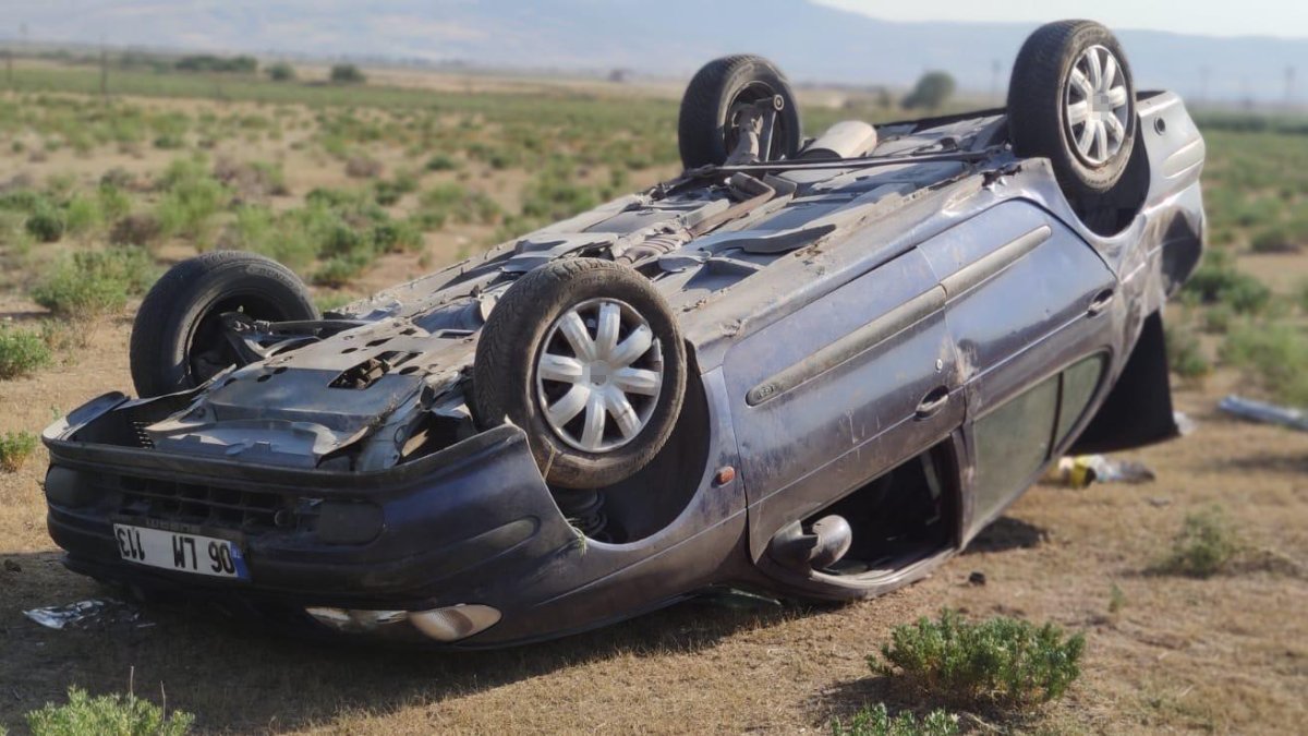 Afyonkarahisar'da virajı alamayan araç takla attı: 1 ölü