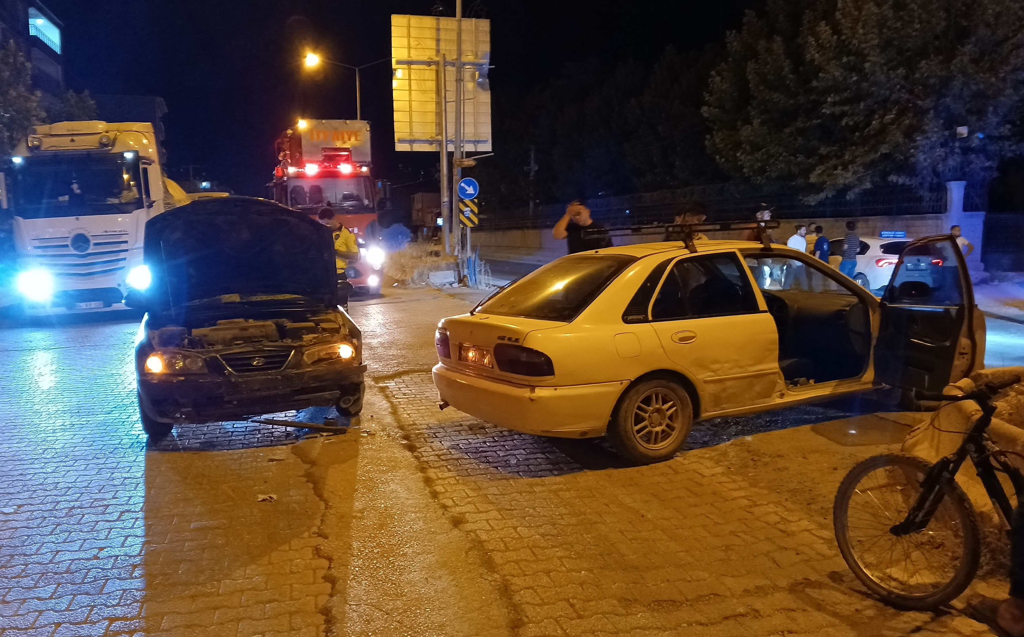 Adıyaman'da iki otomobil çarpıştı: 1 yaralı