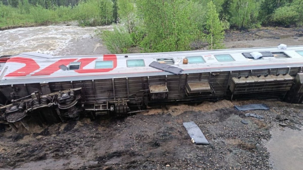 Rusya'da yolcu treni raydan çıktı: 50 yaralı