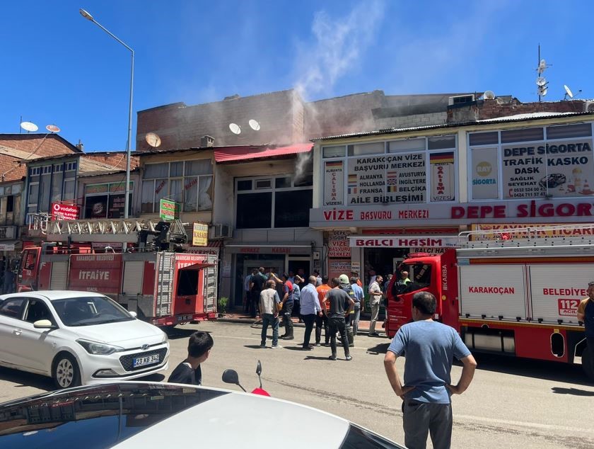 Elazığ'da çatı yangını