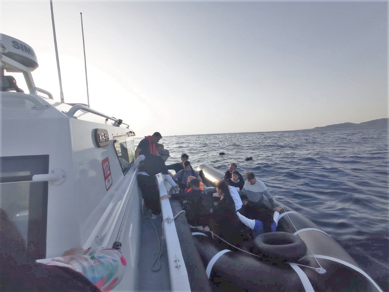 Çanakkale açıklarında onlarca kaçak göçmen yakalandı